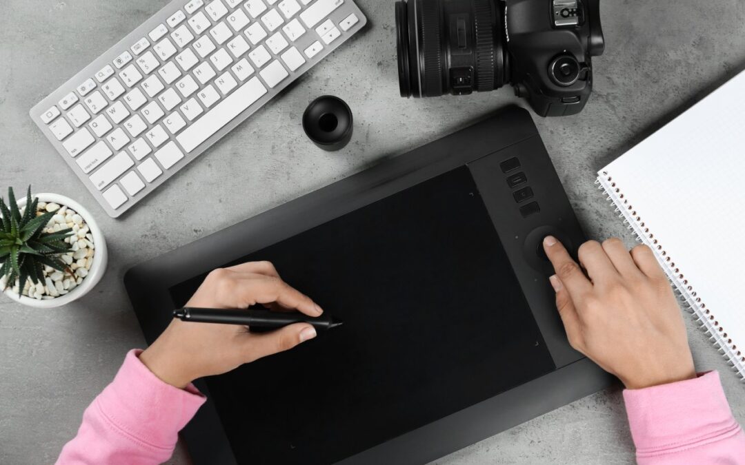 Tablet graficzny dla początkujących. Jak porównać obszar roboczy, piórko i zgodność z oprogramowaniem?