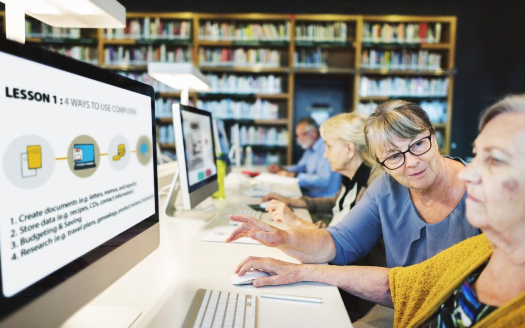 Edukacja cyfrowa seniorów. Jak oswoić smartfon, komunikatory i ustawienia bezpieczeństwa?